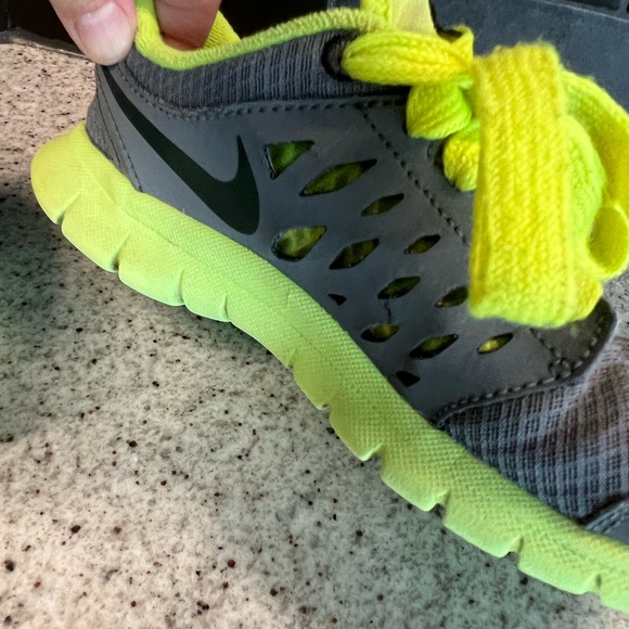 Nike Boys Shoes Size 12.5 - Picture 6 of 9